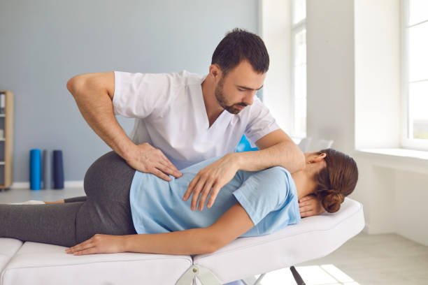 COMMENT L’OSTÉOPATHIE AIDE LES PATIENTS DE TOUS ÂGES, DES NOURRISSONS AUX PERSONNES ÂGÉES