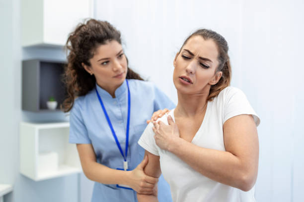 Les horaires d’ouverture des ostéopathes spécialisés pour les mains à Lyon : quand consulter ?