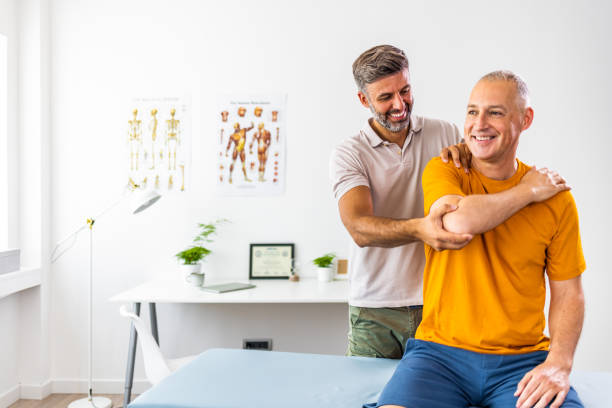 Les retours d’expérience positifs des patients ayant consulté un ostéopathe spécialisé dans les problèmes de mains à Lyon